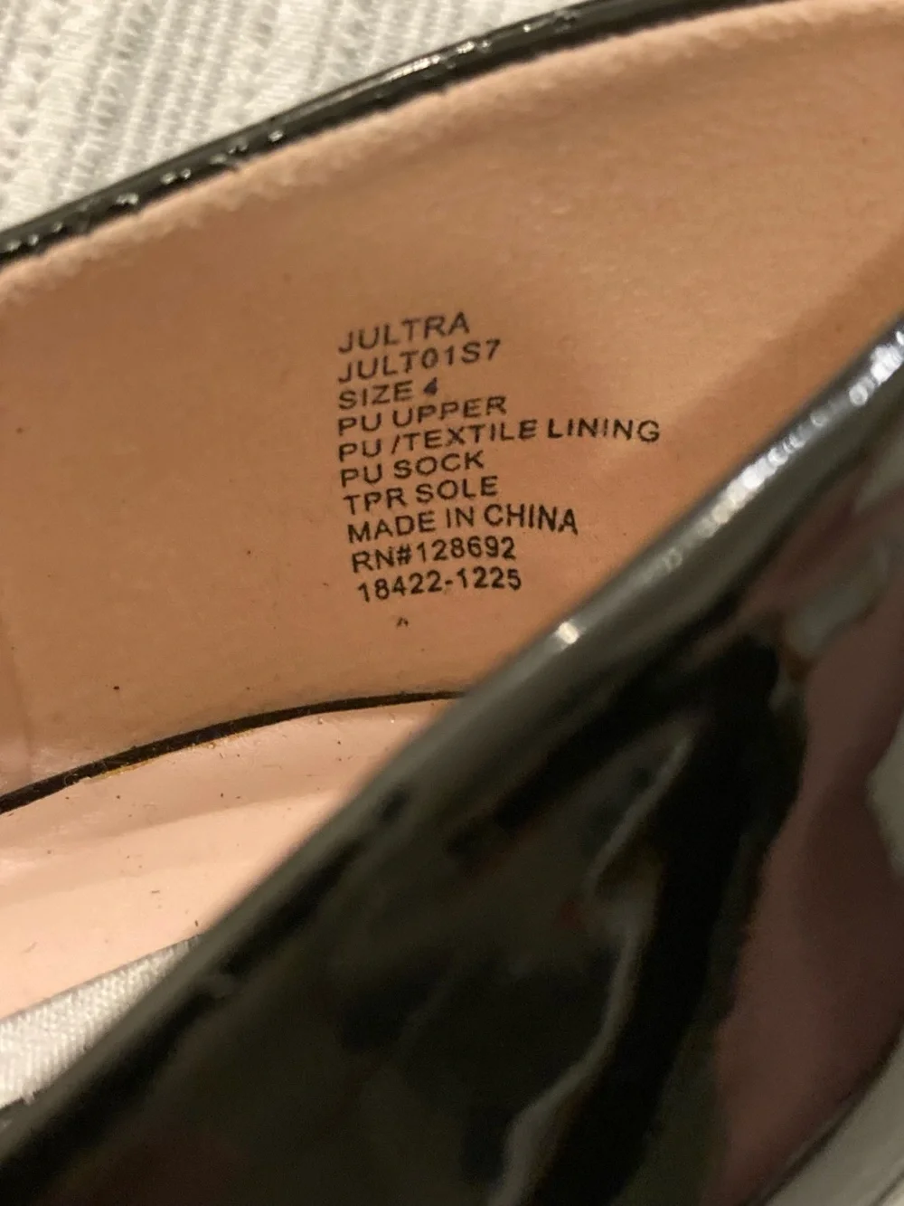 Madden Girl Black Patent Kitten Heel Pumps size 4